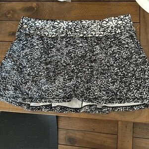 Excellent condition Lululemon Skort Size 10 - adorable!